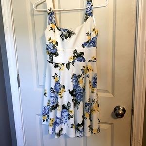 Floral dress. 5/6 like new!!